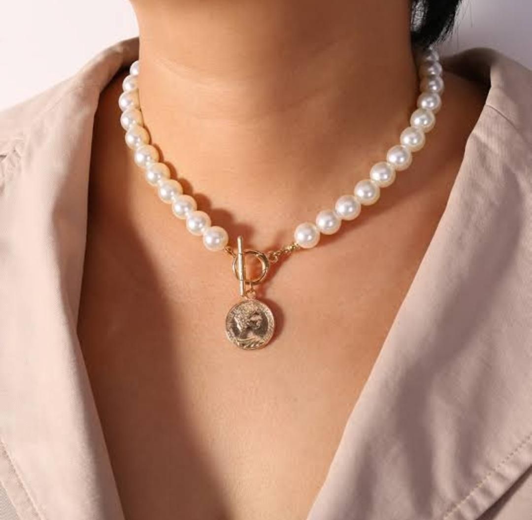 LuxePearl™ Elegant Pearl Coin Chain Necklace – Timeless Beauty & Sophistication