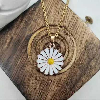 LuxeCharm™ Gold-Plated Stylish Necklace – Elegant & Trendy Jewelry for Women & Girls
