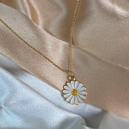 LuxeCharm™ Gold-Plated Stylish Necklace – Elegant & Trendy Jewelry for Women & Girls