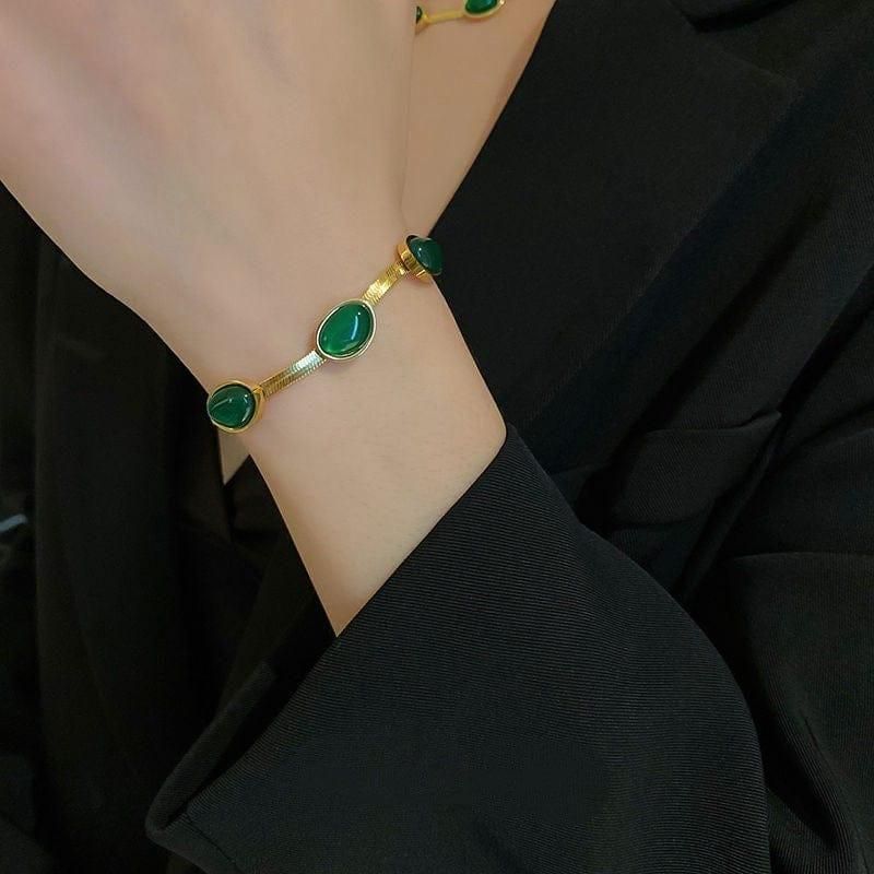 EmeraldGleam™ Oval Green Crystal Pendant Necklace & Bracelet Set – Elegance Redefined