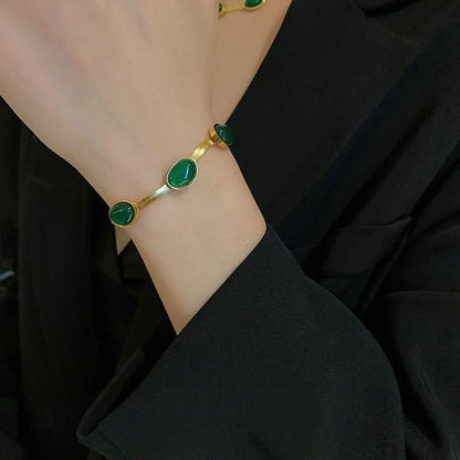 EmeraldGleam™ Oval Green Crystal Pendant Necklace & Bracelet Set – Elegance Redefined