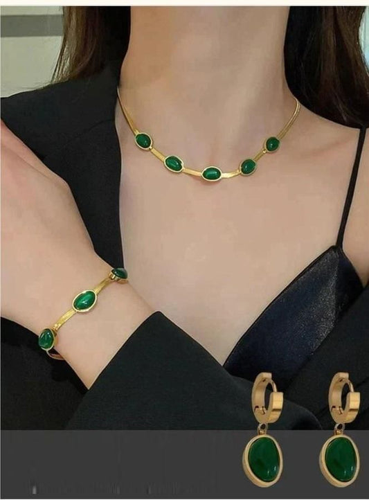 EmeraldGleam™ Oval Green Crystal Pendant Necklace & Bracelet Set – Elegance Redefined